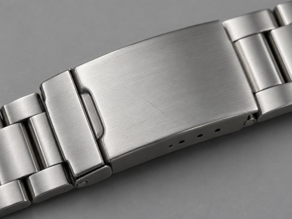 Condition photograph of the clasp